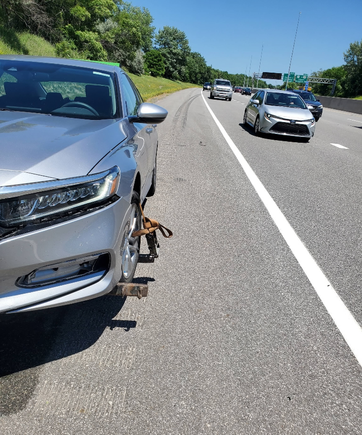 Rapid Recovery & Towing driver assisting a customer on the road